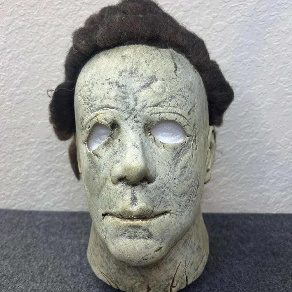 Halloween Michael Myers Mask - Trick or Treat Studios